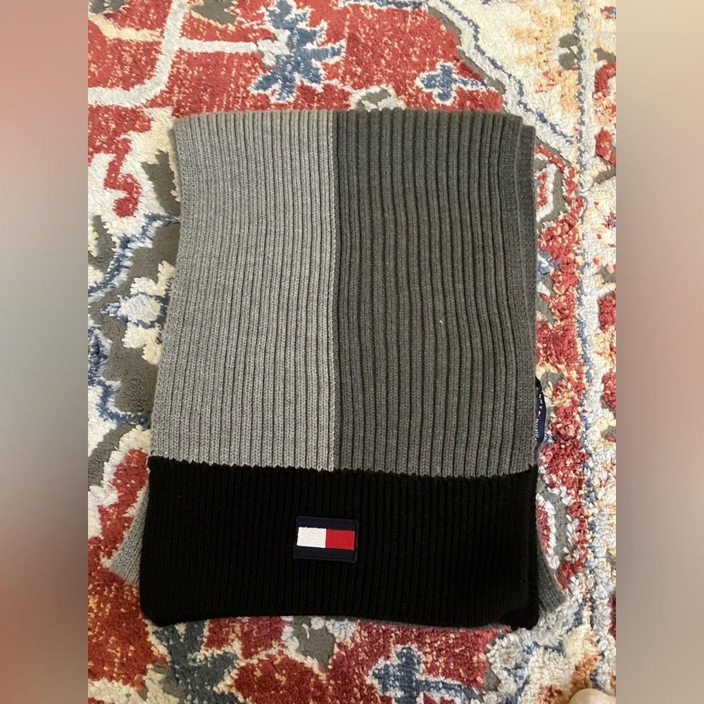 Tommy Hilfiger men's Striped Scarf - Picture 2 of 4